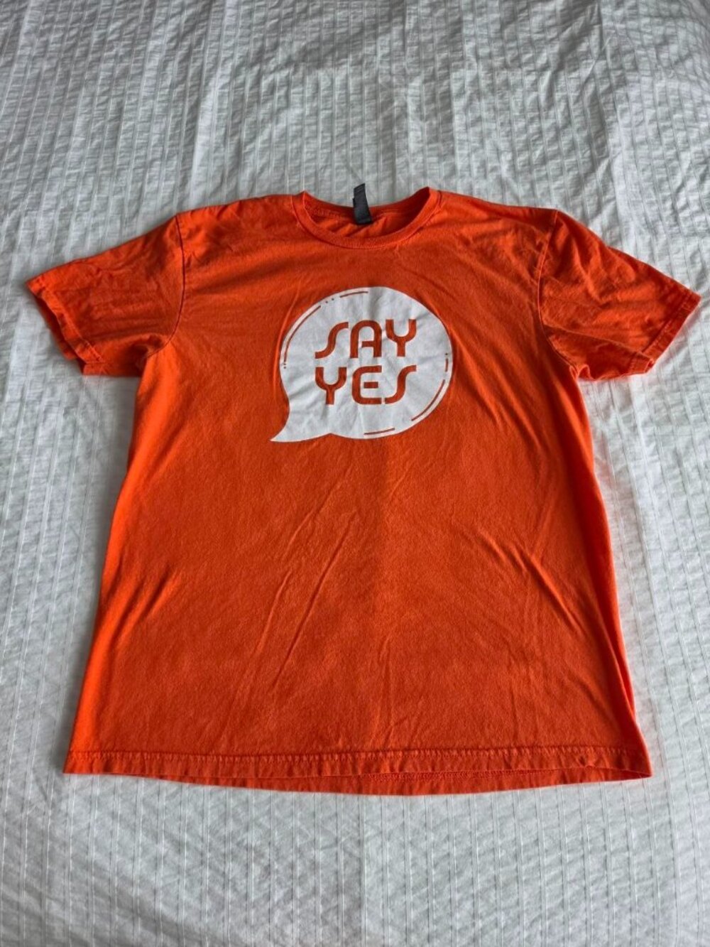 Gildan Softstyle Men's Orange "Say Yes" Graphic T-Shirt Size L 100% Cotton Seaml - Picture 2 of 8